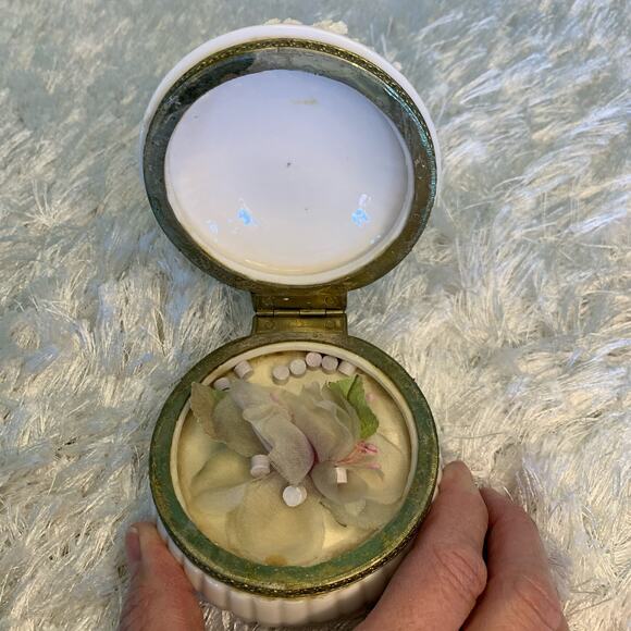 Vintage China Flower Hinge Top Sachet Trinket Box Silk Flower 4.5" diameter - Picture 5 of 6